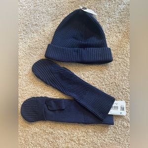 NWT lululemon hat and glove set